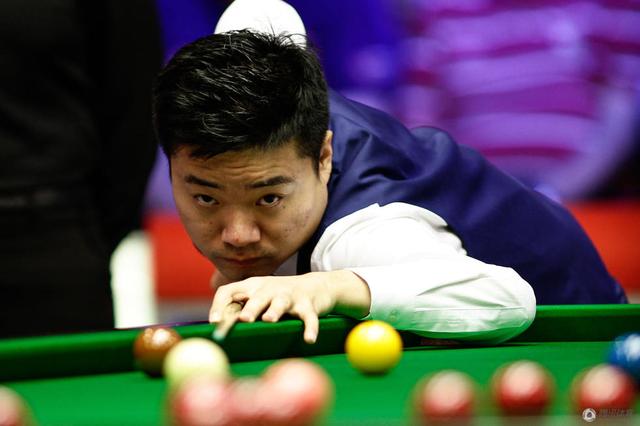 面对前场的 面对前场的